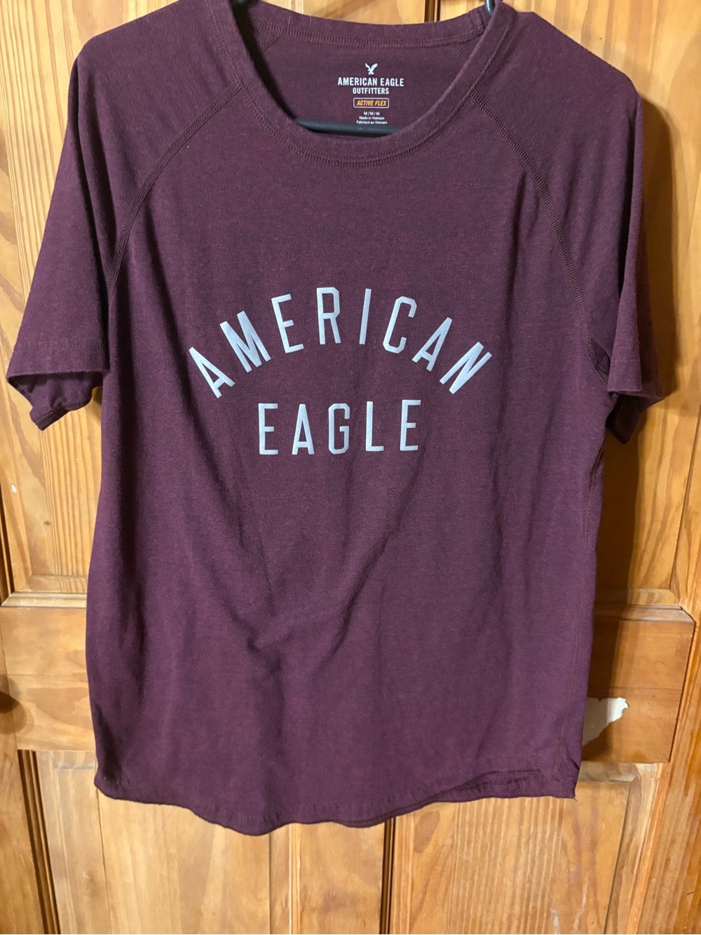 ABAGLIEN 
American Eagle Outfitters Maroon Crewneck Tee with White Logo